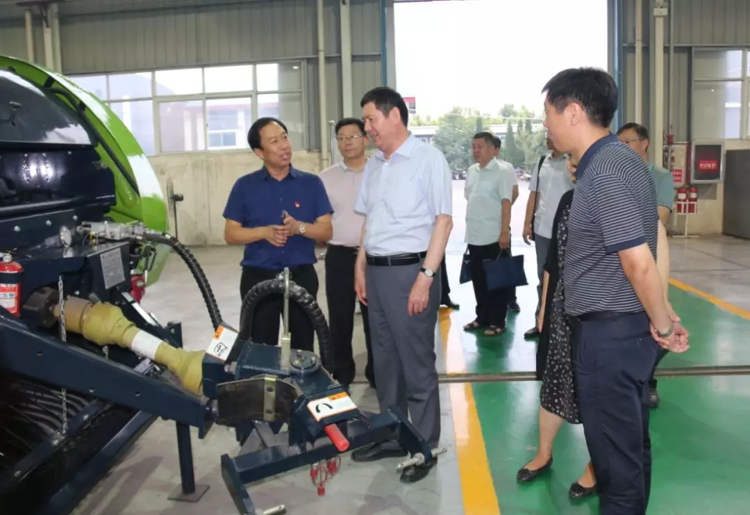 新鄉(xiāng)市工信委黨組書記、主任杜家武一行到花溪公司調(diào)研
